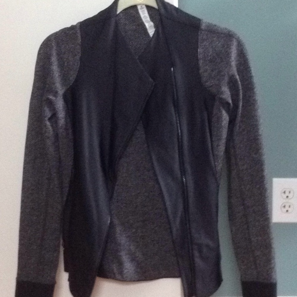 Lululemon emerge renewed herringbone jacket